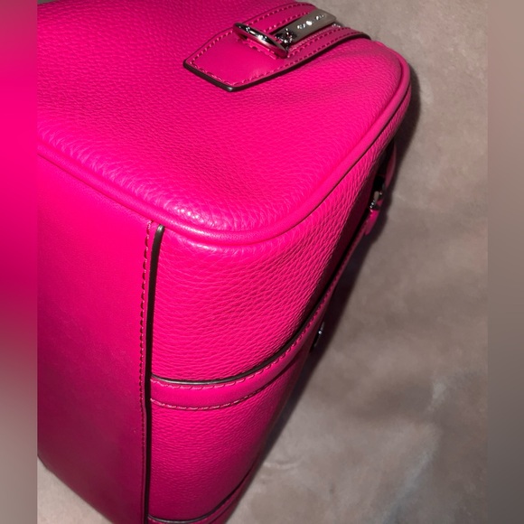 Michael Kors NWT Medium Duffle Satchel
Jet Set travel bag. - Picture 13 of 16